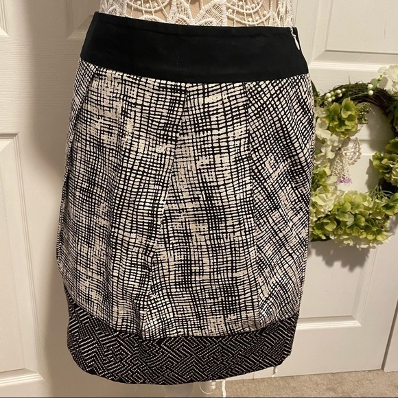 Weekend Max Mara Plaid Print Mini skirt Zip Closure  Black Neutral White size 6 - Picture 1 of 6